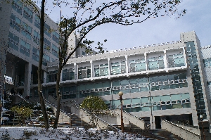 교수연구동 겨울 전경